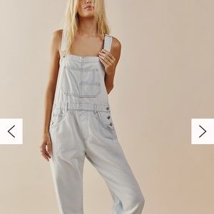 FREE PEOPLE OVERALLS | LIGHT-WASH DENIM OVERALLS SIZE MEDIUM | Worn only once